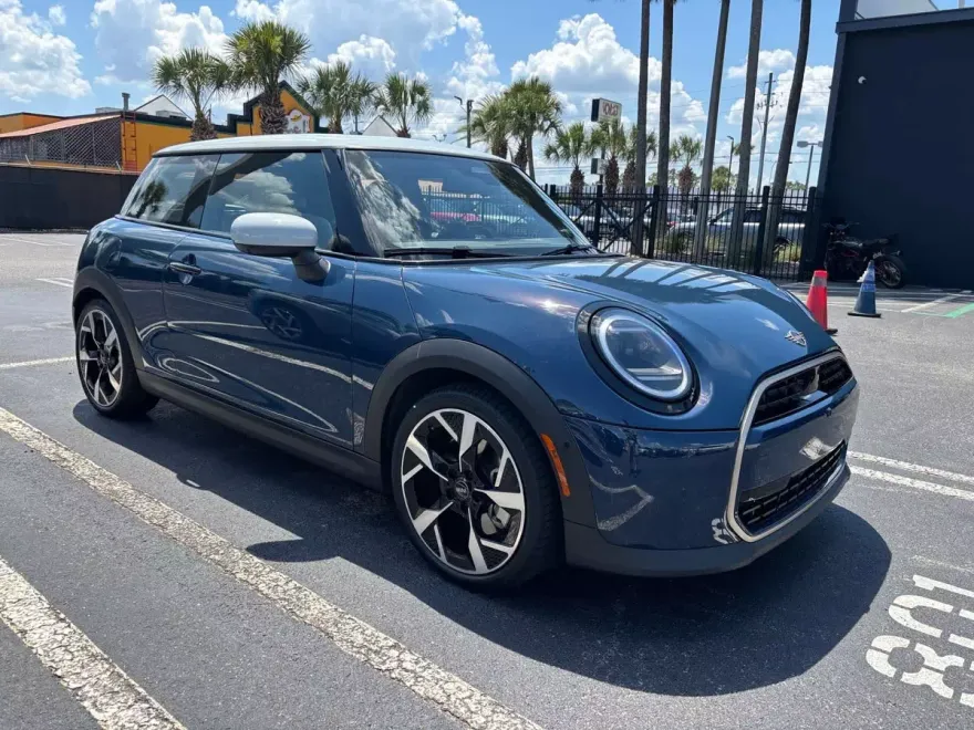 2025 Mini Cooper 2 Door Hardtop Iconic photo 1