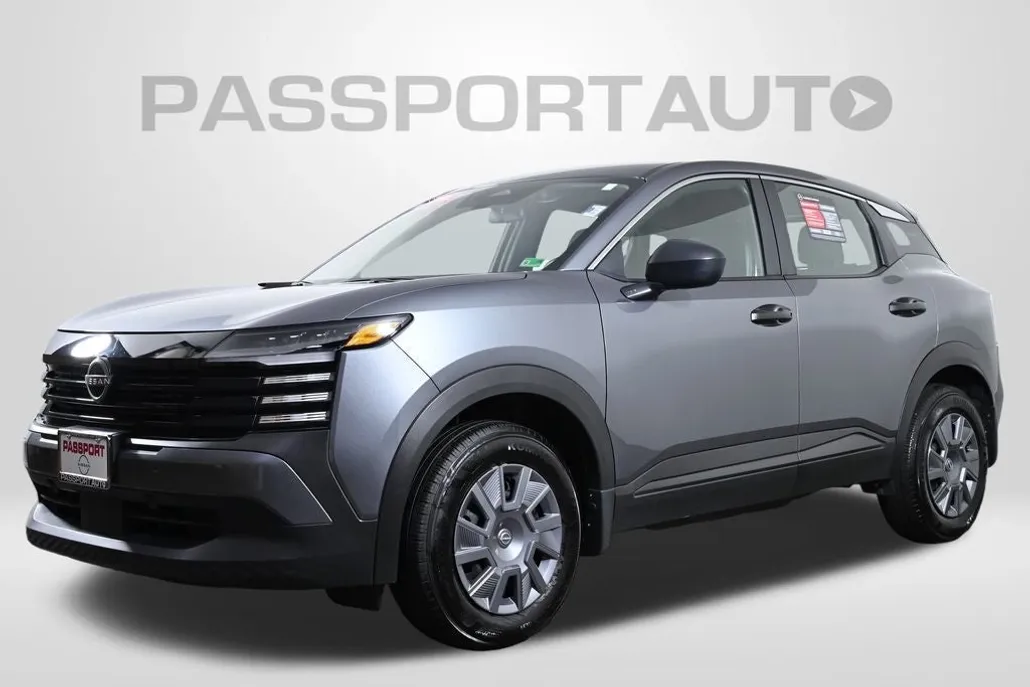 2025 Nissan Kicks S photo 1