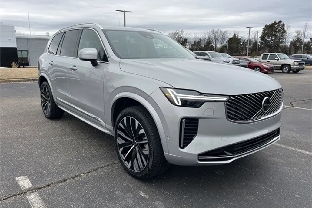 2025 Volvo XC90 T8 Plus photo 1