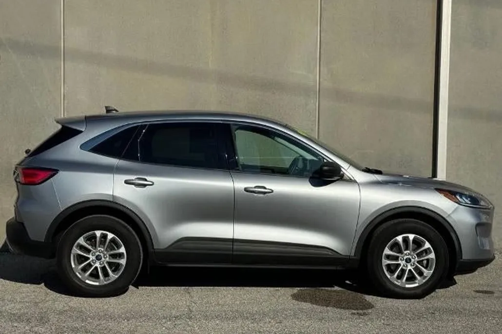 2022 Ford Escape SE photo 1