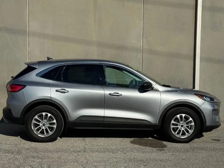 2022 Ford Escape SE photo 1