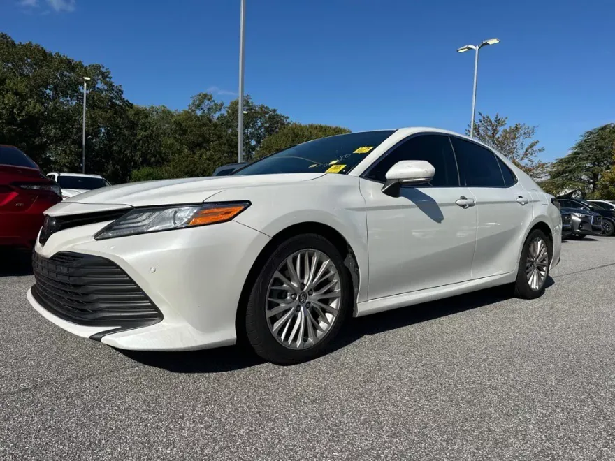 2018 Toyota Camry XLE photo 1