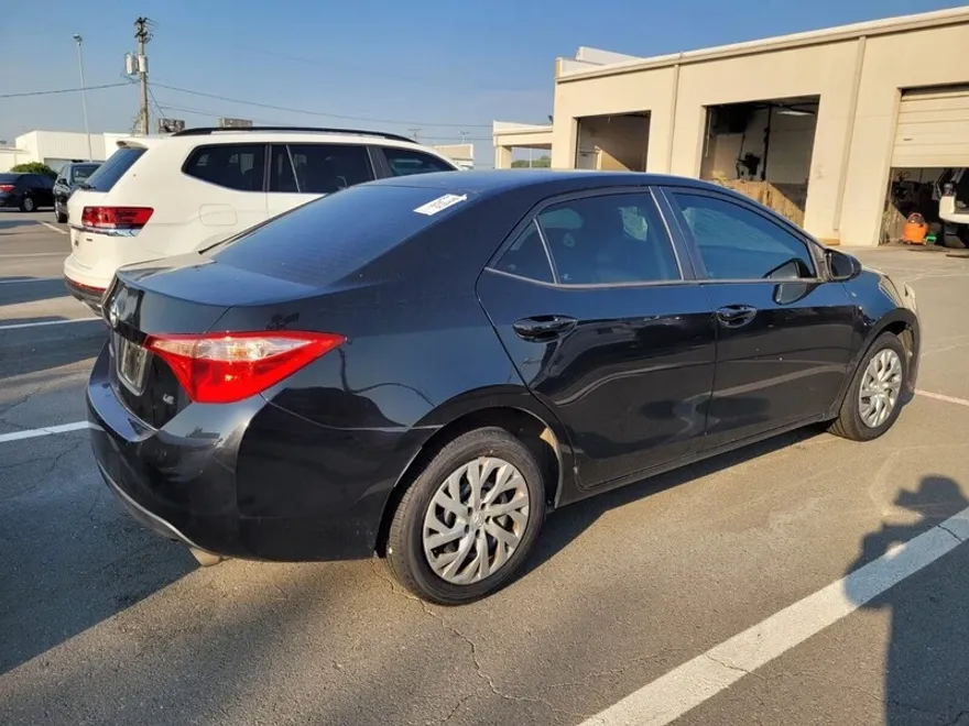 2018 Toyota Corolla L photo 1