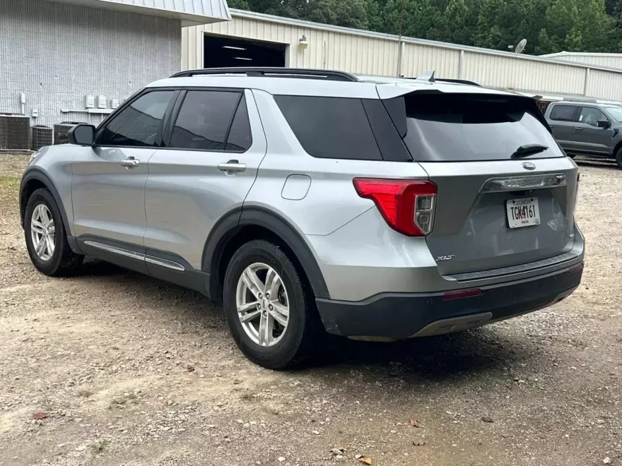 2020 Ford Explorer XLT photo 1