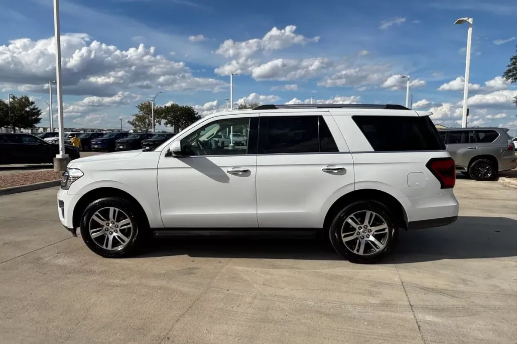 2024 Ford Expedition Limited photo 1