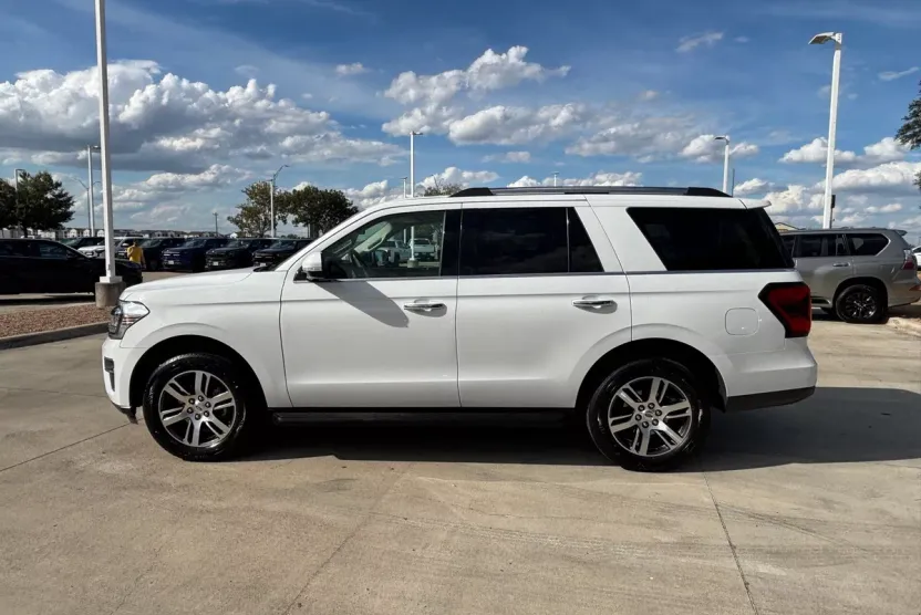 2024 Ford Expedition Limited photo 1
