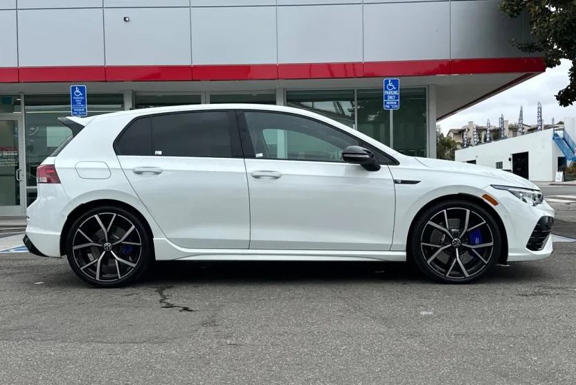 2024 Volkswagen Golf R photo 1