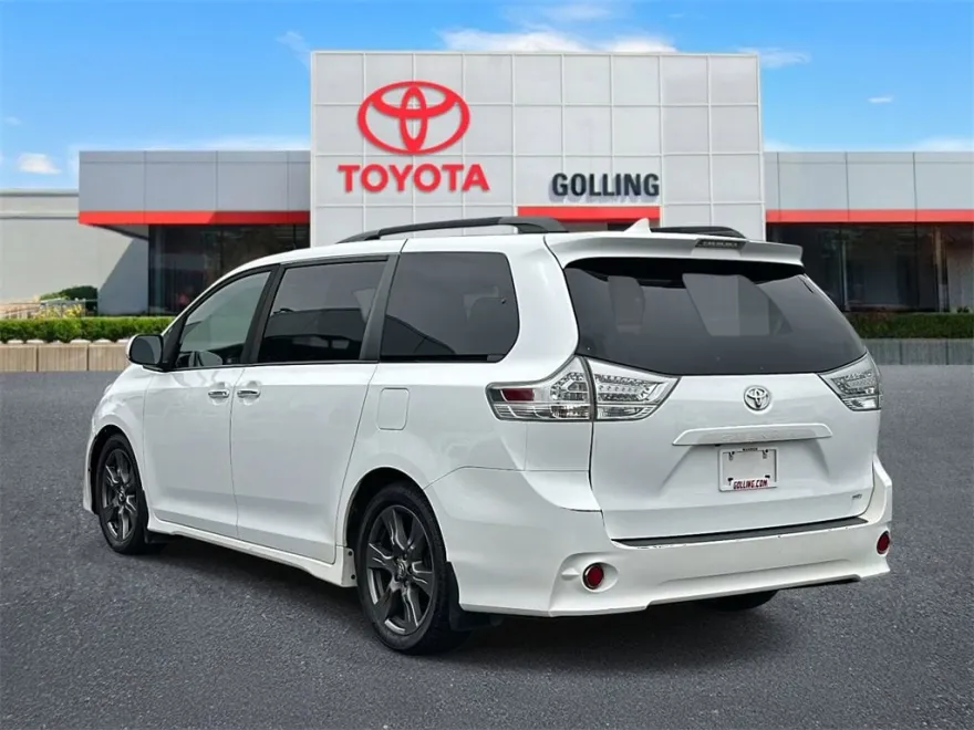 2019 Toyota Sienna SE photo 1