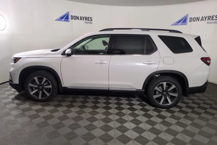 2025 Honda Pilot Touring photo 1