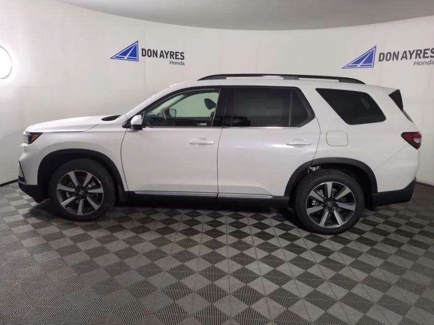2025 Honda Pilot Touring photo 1