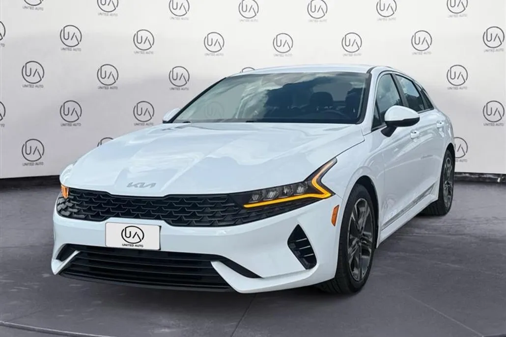 2022 Kia K5 LXS photo 1