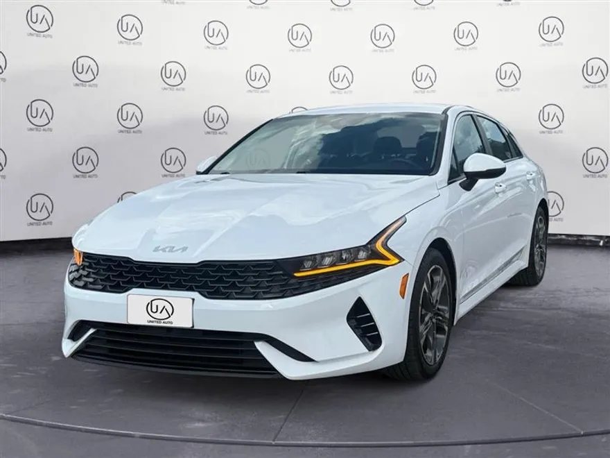 2022 Kia K5 LXS photo 1