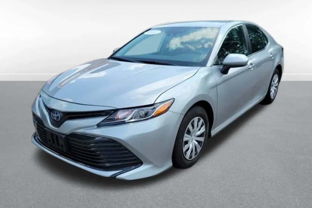 2020 Toyota Camry Hybrid LE photo 1