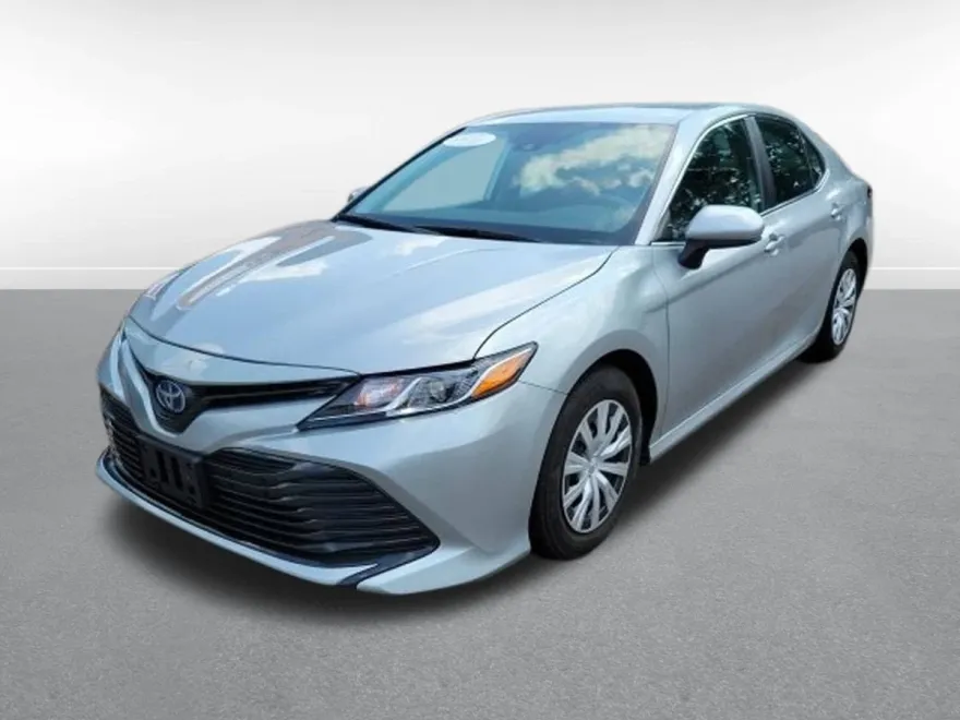 2020 Toyota Camry Hybrid LE photo 1