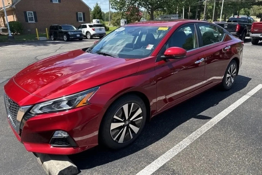 2022 Nissan Altima 2.5 SV photo 1