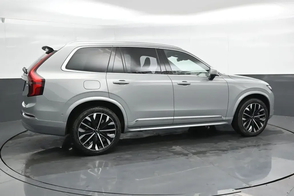 2025 Volvo XC90 T8 Plus photo 1