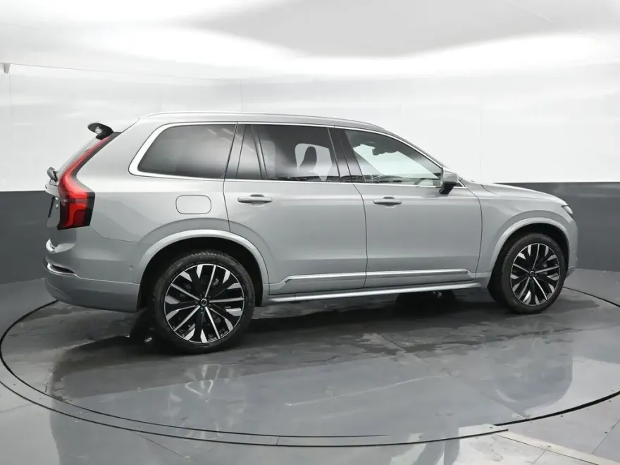 2025 Volvo XC90 T8 Plus photo 1