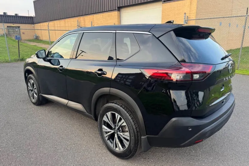 2021 Nissan Rogue SV photo 1