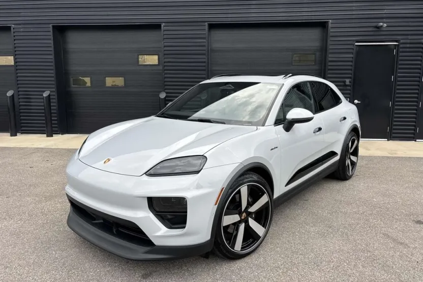 2025 Porsche Macan Electric 4 photo 1