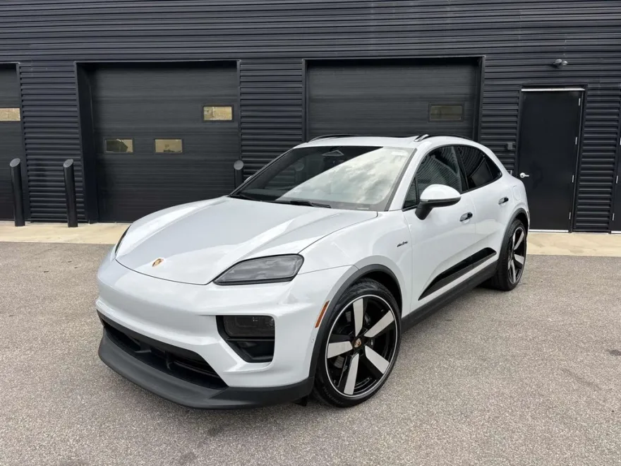 2025 Porsche Macan Electric 4 photo 1