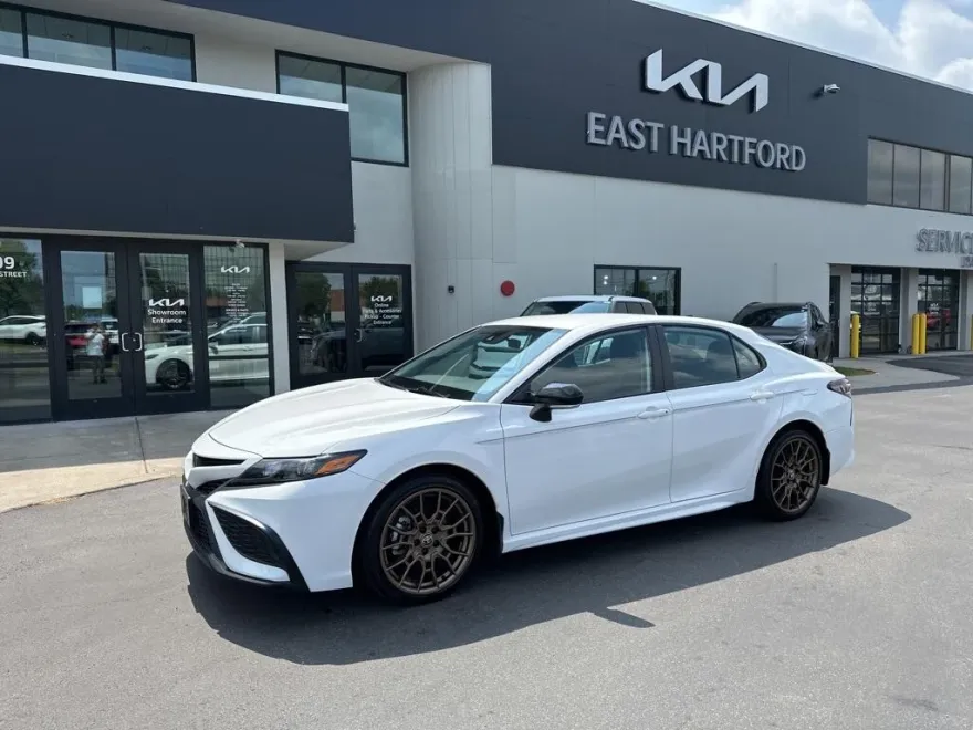 2023 Toyota Camry SE photo 1
