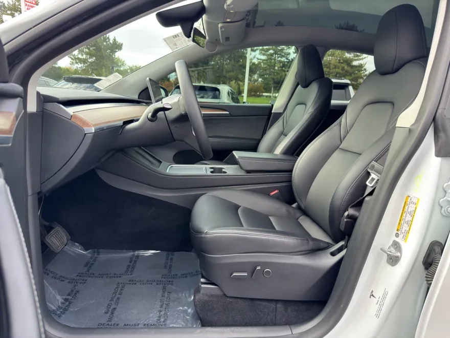 2023 Tesla Model Y Long Range photo 1