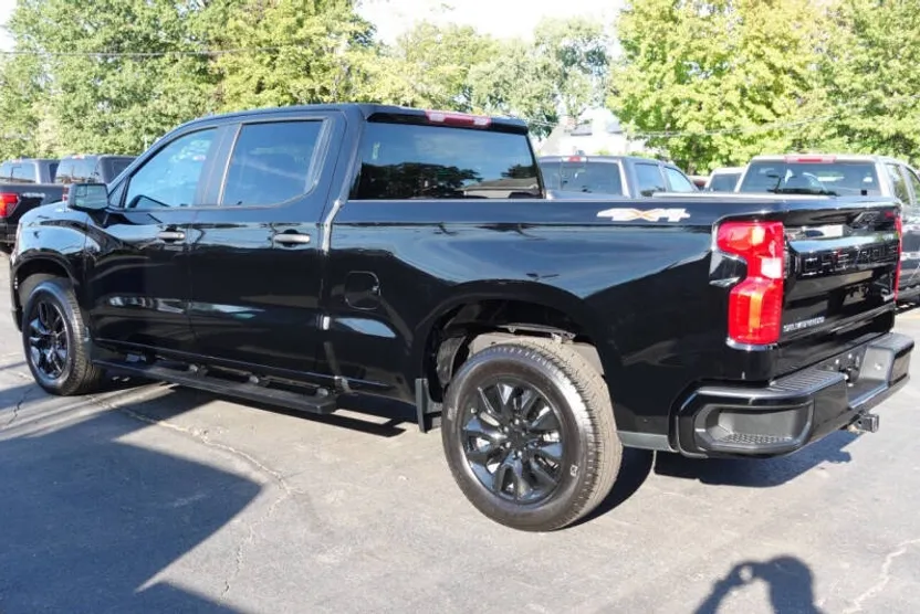 2022 Chevrolet Silverado 1500 Custom photo 1