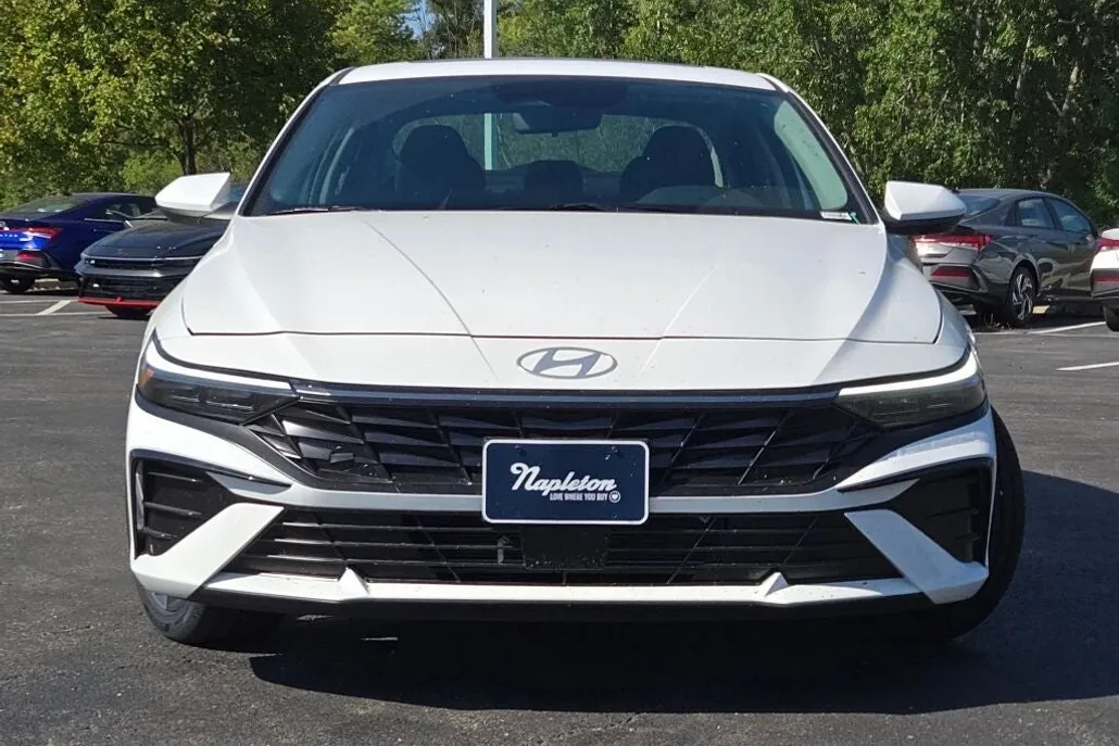 2025 Hyundai Elantra SEL Convenience photo 1