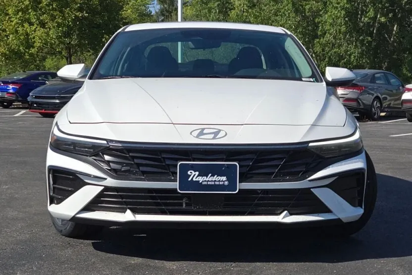 2025 Hyundai Elantra SEL Convenience photo 1