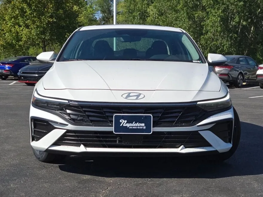2025 Hyundai Elantra SEL Convenience photo 1