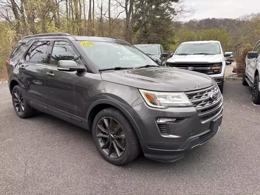 2018 Ford Explorer XLT photo 1