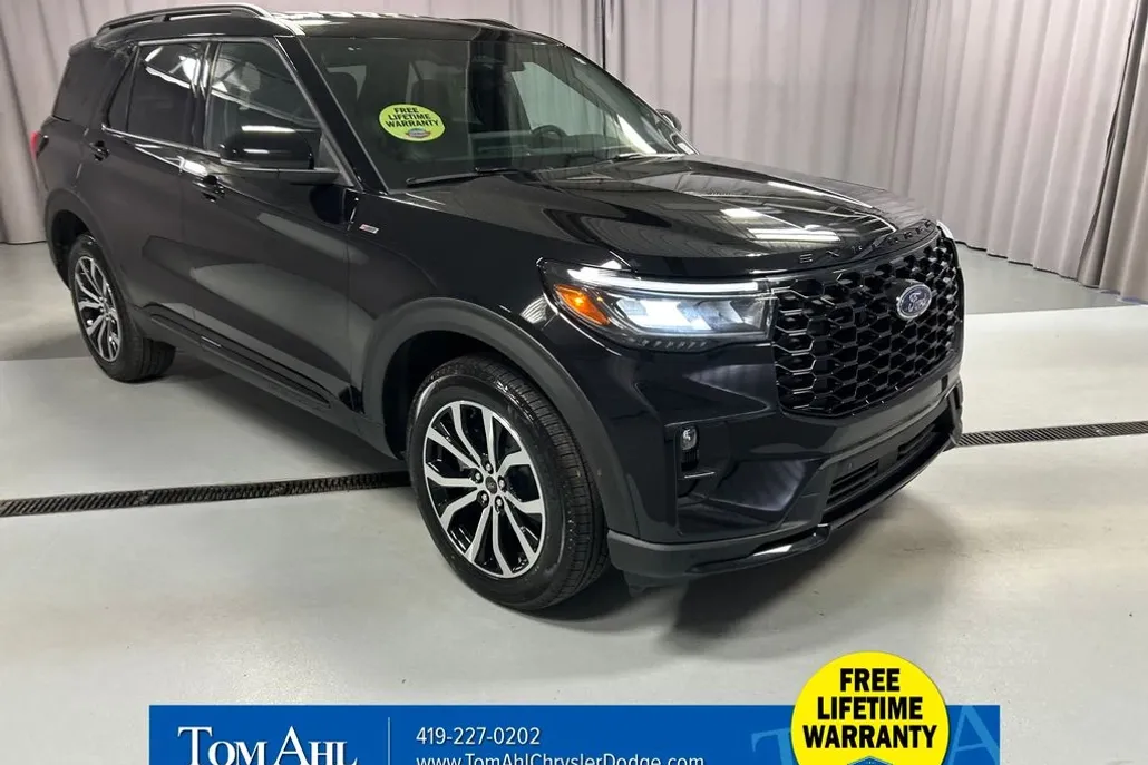 2025 Ford Explorer ST-Line photo 1