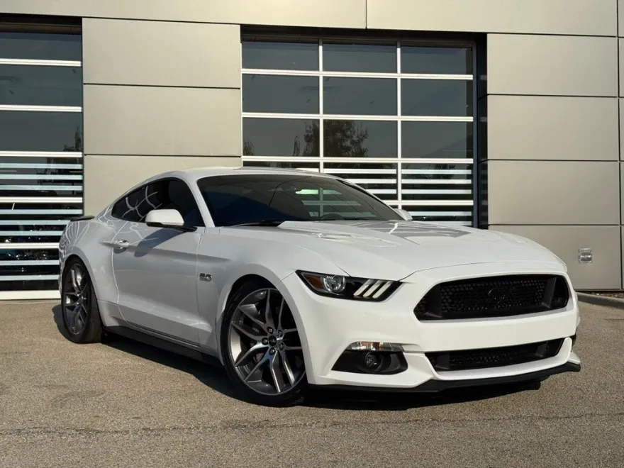2017 Ford Mustang GT Premium photo 1