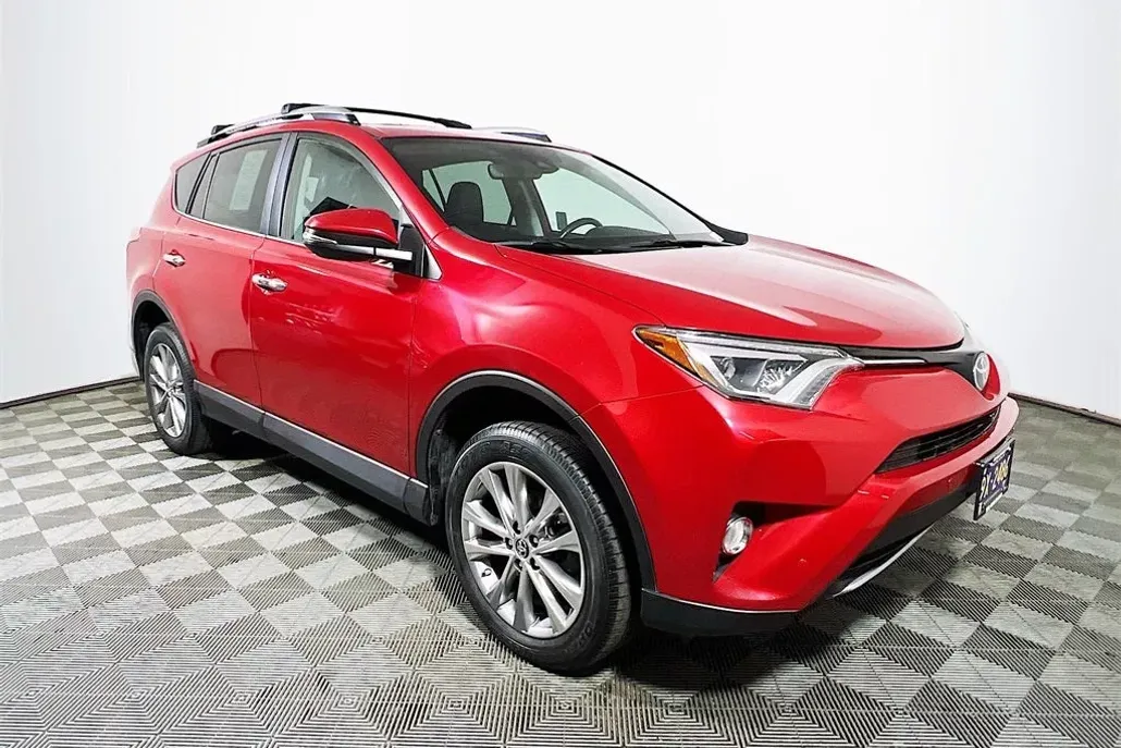 2017 Toyota RAV4 Limited photo 1