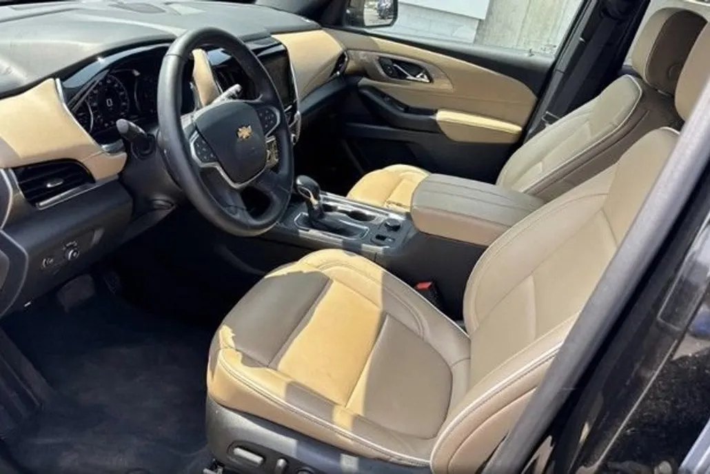 2023 Chevrolet Traverse Premier photo 1