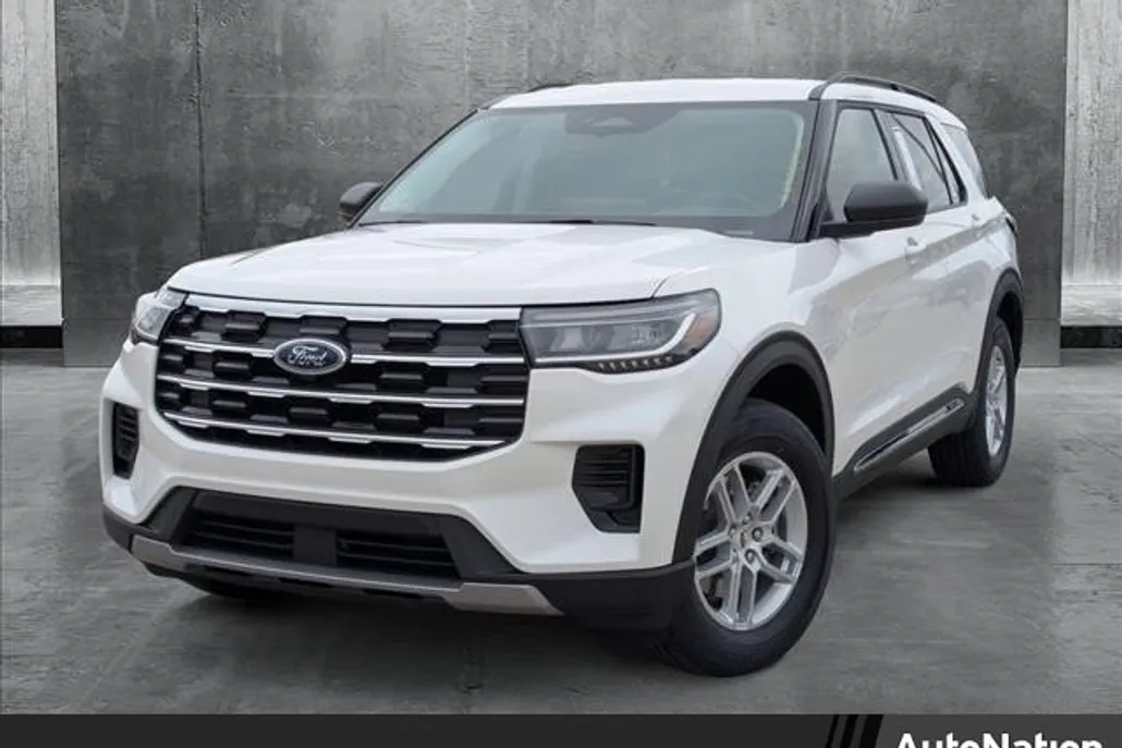 2025 Ford Explorer photo 1
