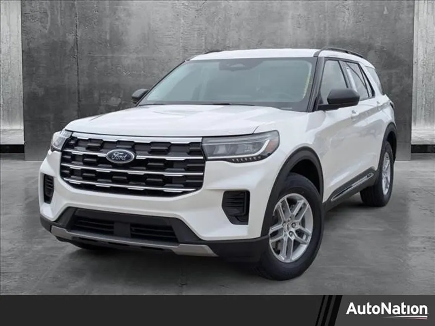2025 Ford Explorer photo 1