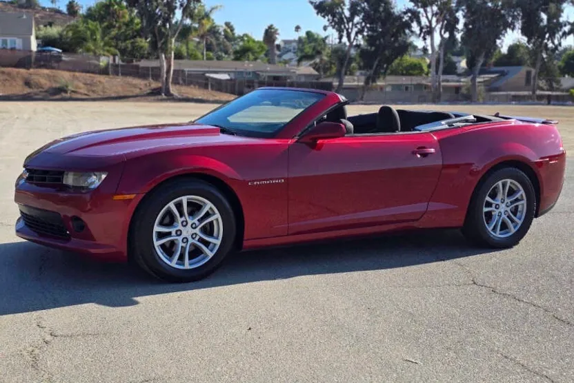 2015 Chevrolet Camaro 1LT photo 1