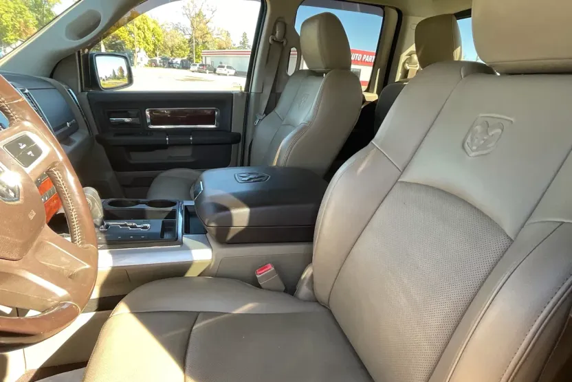 2011 Ram 1500 Laramie photo 1