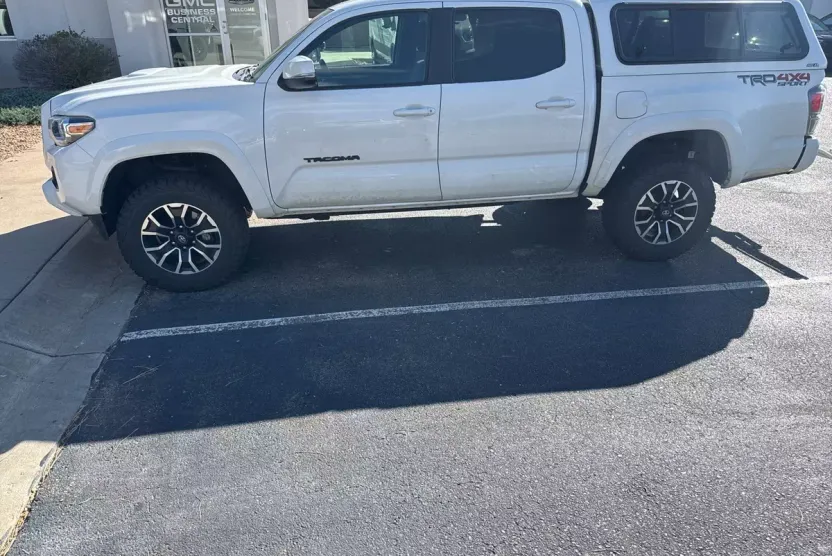 2021 Toyota Tacoma TRD Sport V6 photo 1