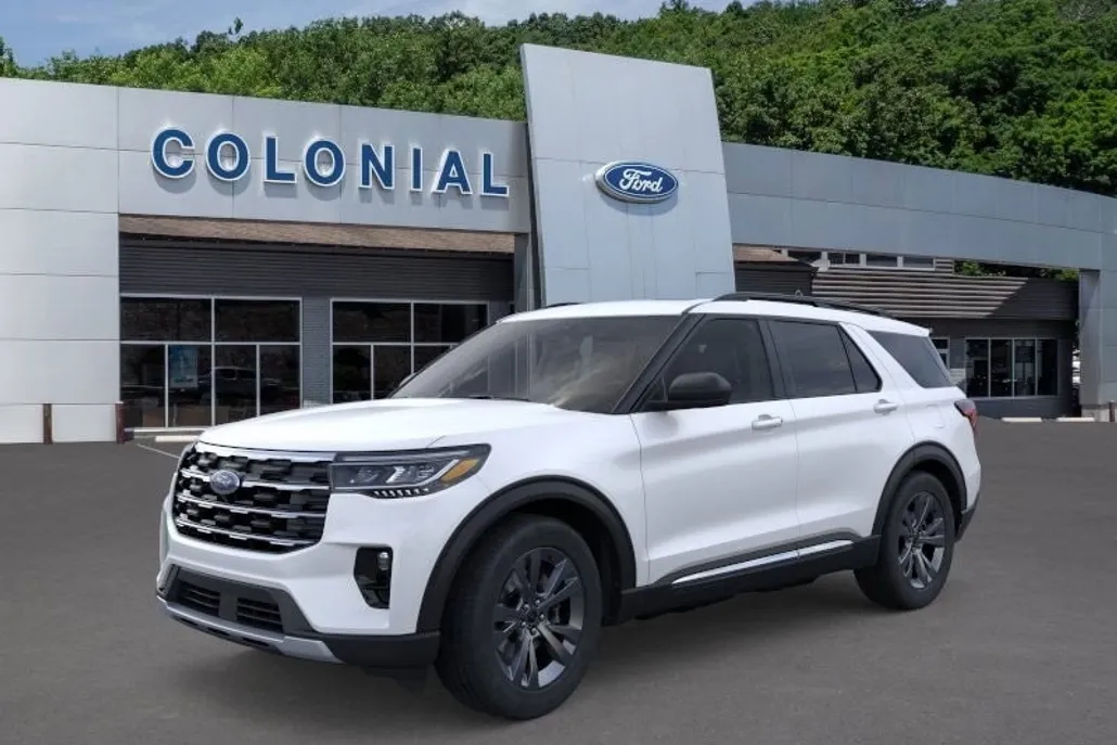2025 Ford Explorer photo 1