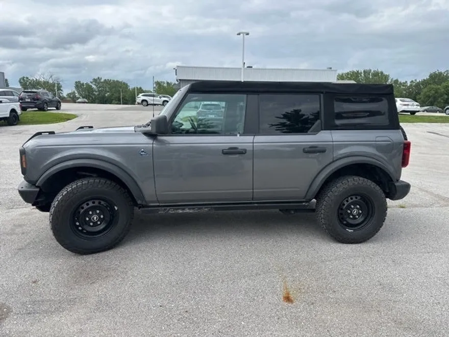 2021 Ford Bronco Black Diamond photo 1