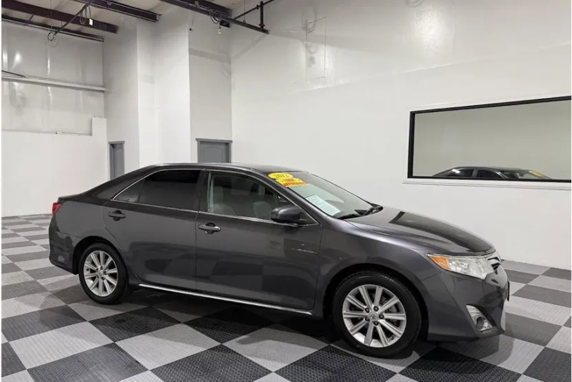 2012 Toyota Camry XLE photo 1