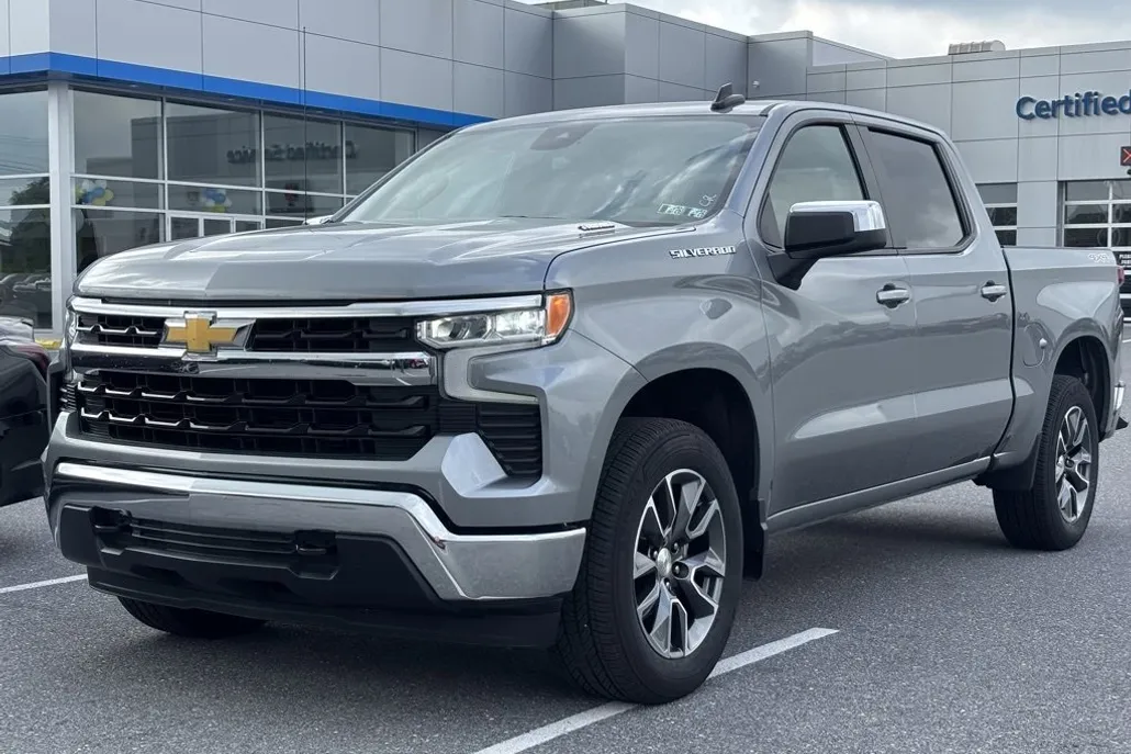 2024 Chevrolet Silverado 1500 LT photo 1