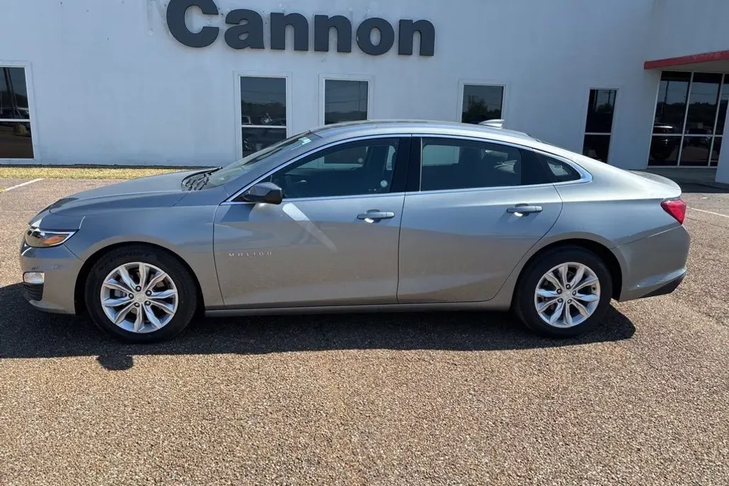 2024 Chevrolet Malibu 1LT photo 1