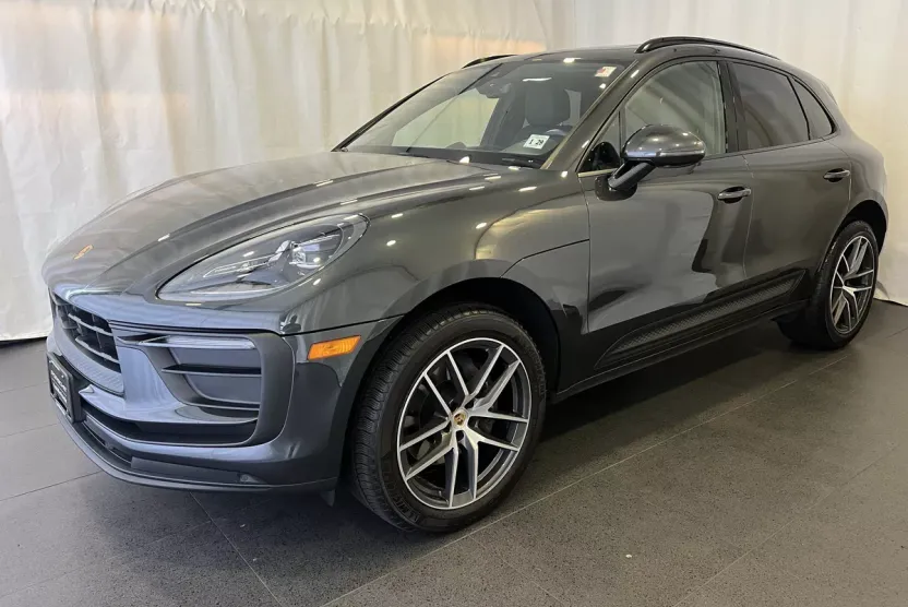 2024 Porsche Macan T photo 1