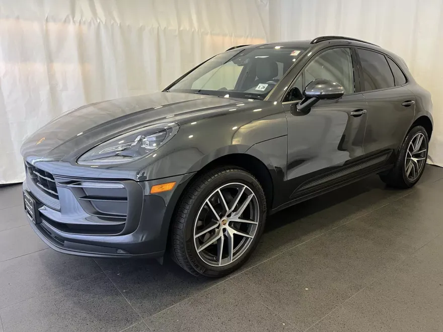 2024 Porsche Macan T photo 1
