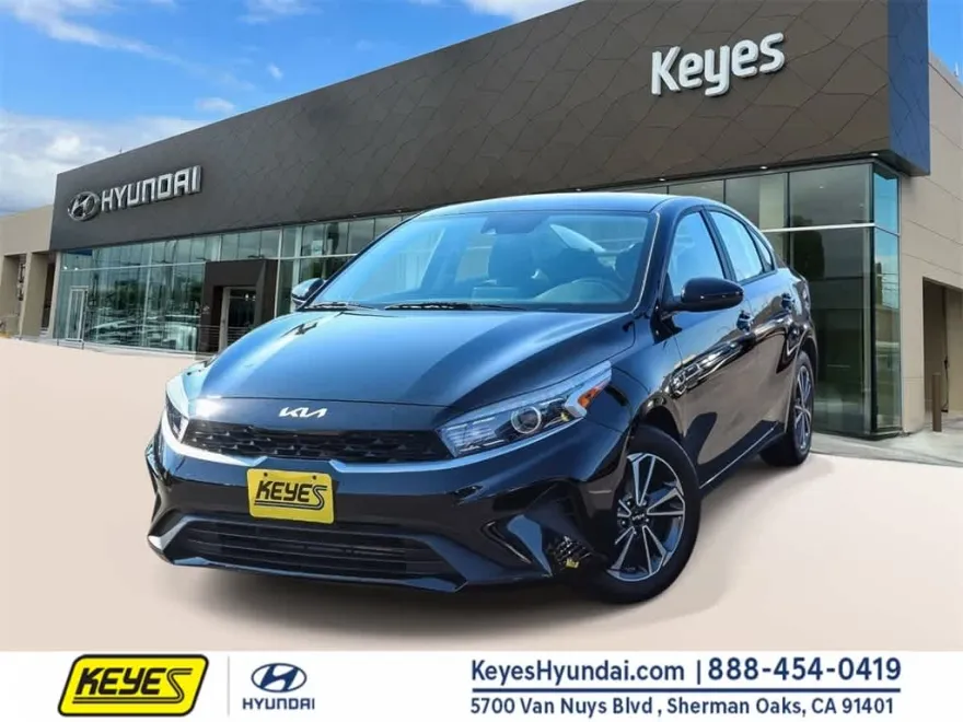 2023 Kia Forte LXS photo 1