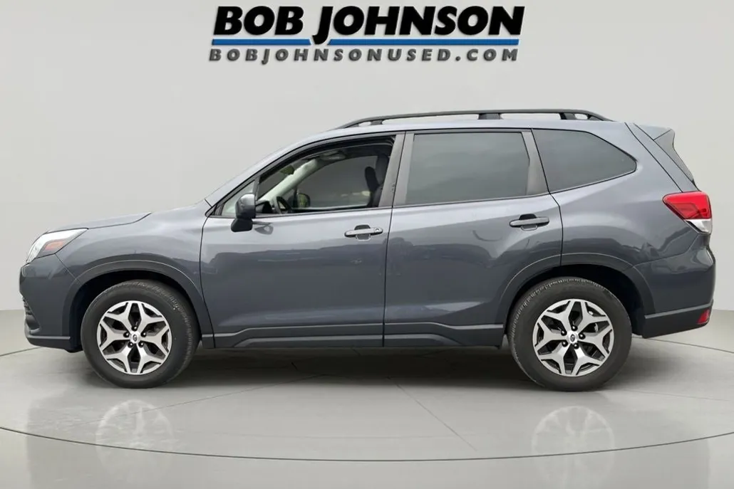 2022 Subaru Forester Premium photo 1