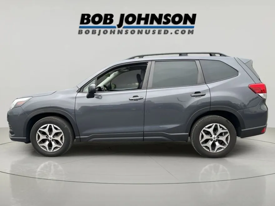2022 Subaru Forester Premium photo 1